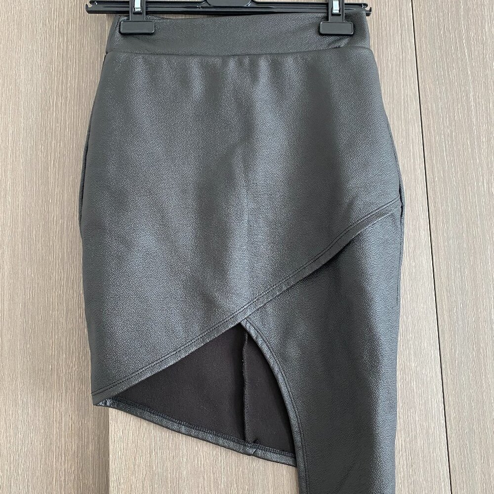 BLUSH Faux Leather Asymmetrical Skirt – black - Size Small